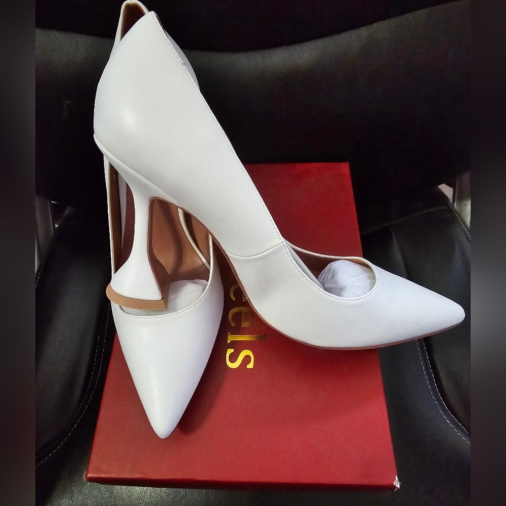 NWOT Zzheels Women's Triangle Pointed Toe Bridal Shoes